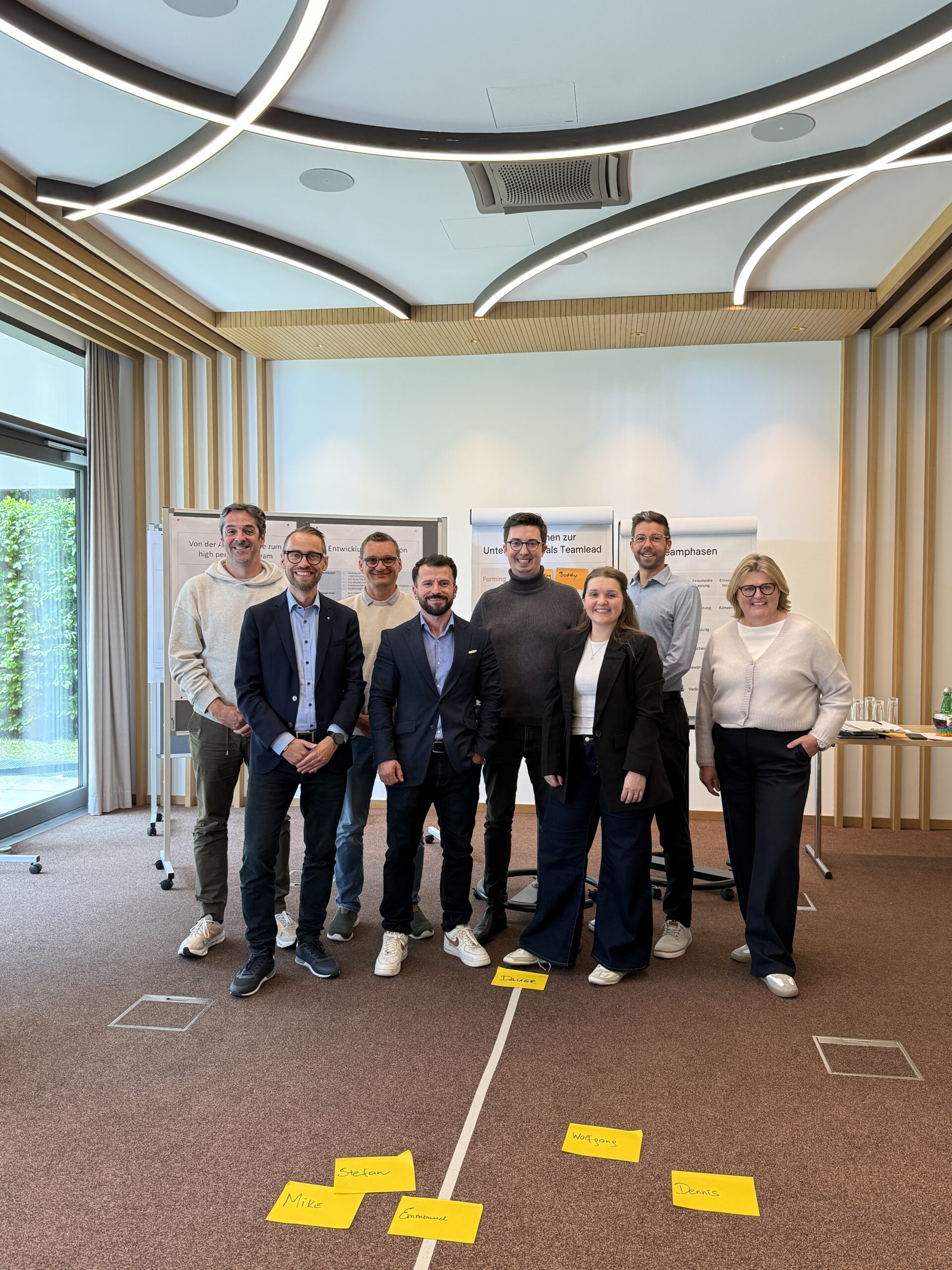 Gruppenfoto der Teilnehmenden unseres Leadership Practice Programms während eines Workshops.